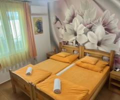 DELUXE LÉGKONDICIONÁLT KÉTSZEMÉLYES SZOBA  (Nr.3)